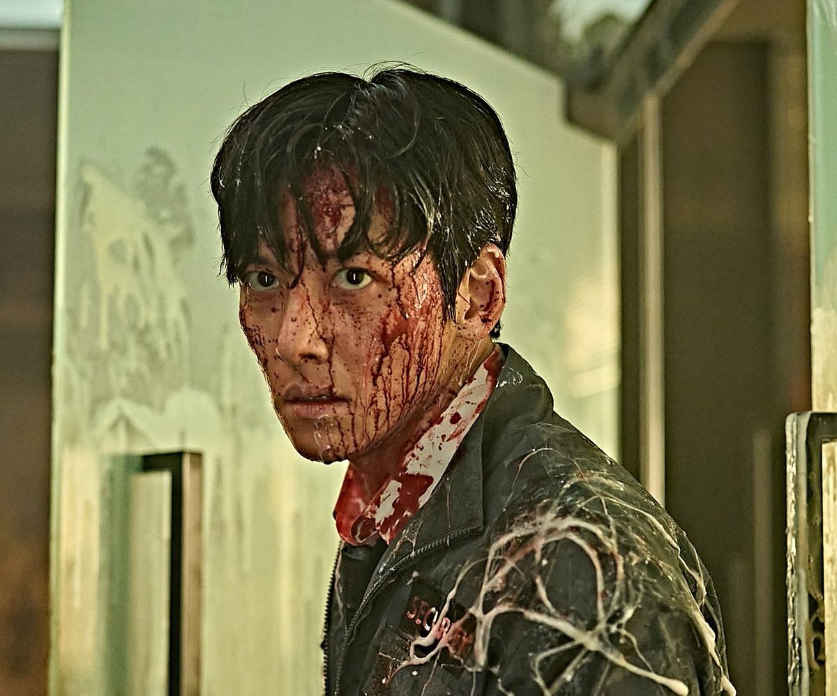 woogisso's tweet photo. 군체 피칠갑 지창욱 이건 그냥 느끼는 거야 https://t.co/PKl2QtQoWC