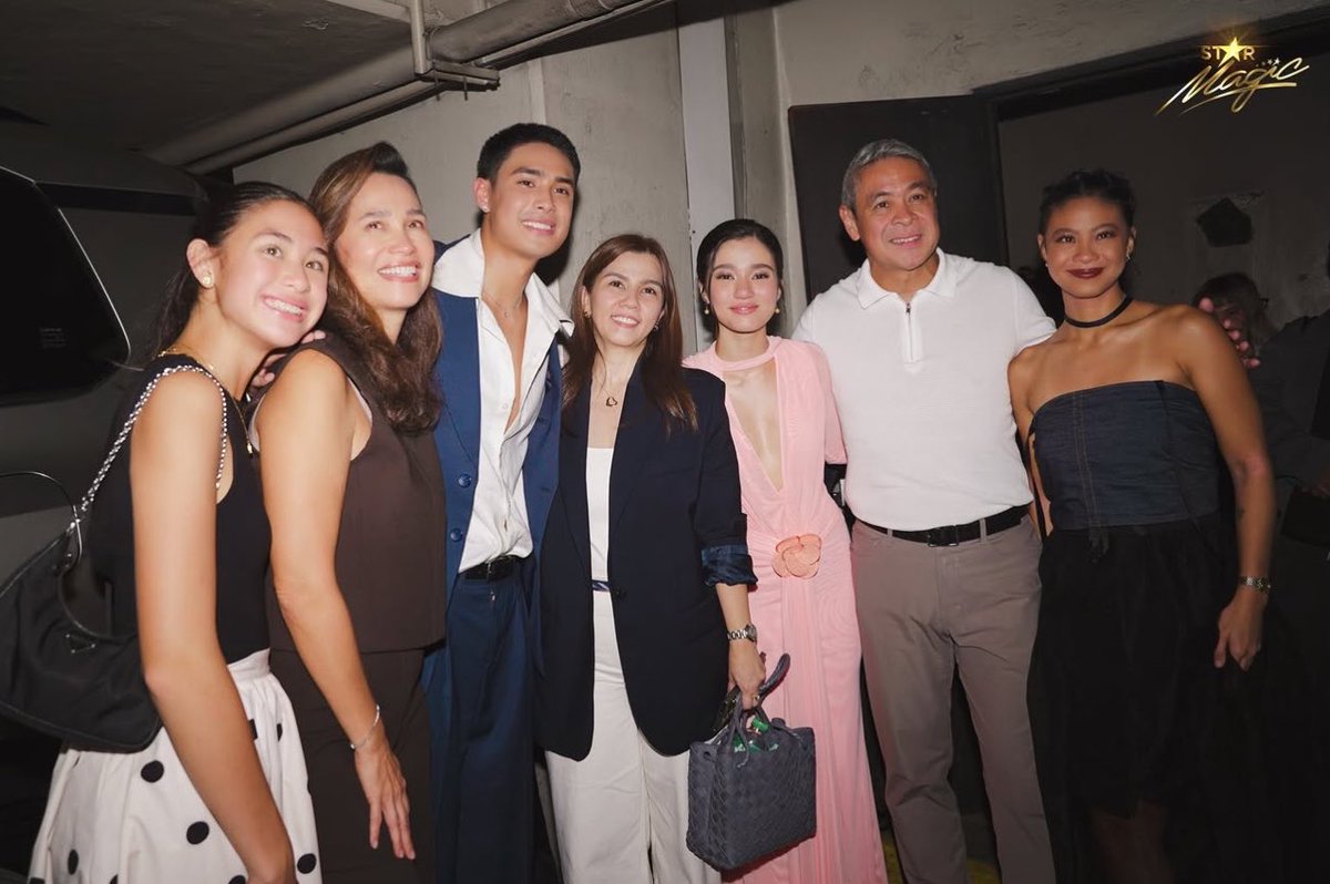 donbellechemy's tweet photo. solana, tita maricel, donny, tita kat, belle, tito anthony, and hannah 🤍

#TayoSaWakas #DonBelle https://t.co/GpiNatXSXb