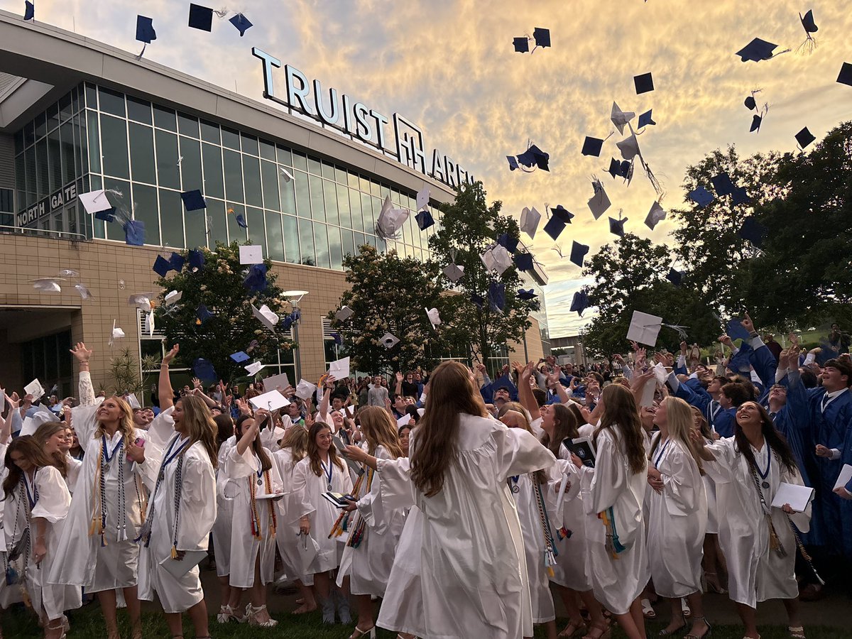 FTSchools's tweet photo. They did it!
This is the @FTHighlandsHS Class of 2026.

Congratulations!

@FTSUPT https://t.co/X8KxyuqZJV