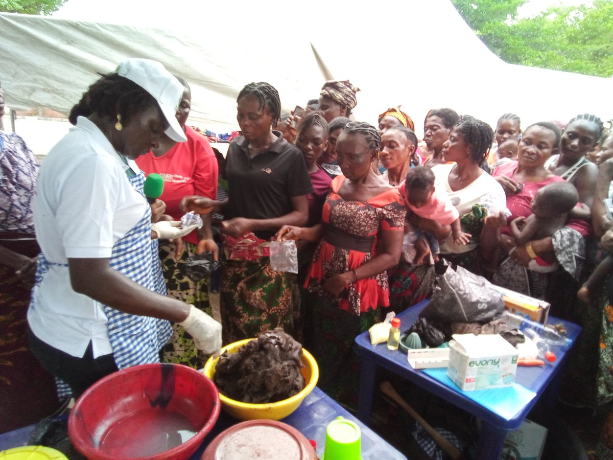 foundation4thev's tweet photo. Skill acquisition training at IDP camp International Market Makurdi https://t.co/Ac1a94jNgt