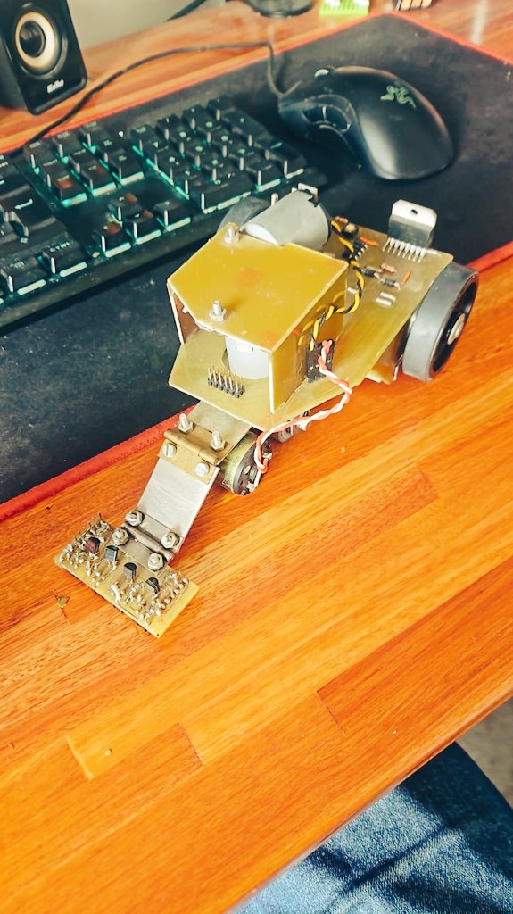 fmocchetti's tweet photo. @nerdearla Once #nerd always #nerd cc @nerdearla #nerdearla #robotics https://t.co/EfTwheLB3l