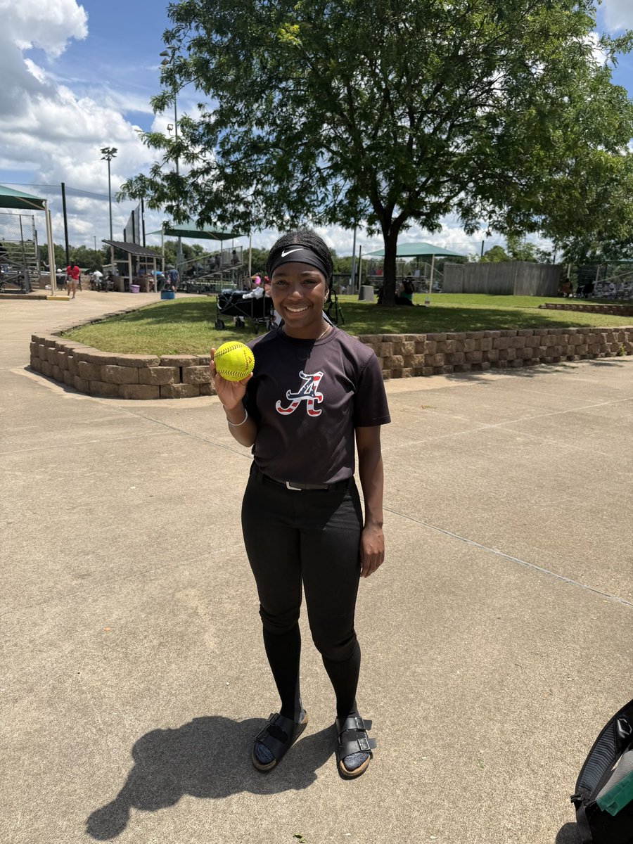 KhyleahaS's tweet photo. Rough transition back into travel ball this weekend, but no excuses. Faced some struggles, made adjustments, and eventually found a way to contribute with a HR and some solid hits. Not the outcome we wanted, but every game is part of the process. Back to work !
@STayTaylor18 
@rktaylor12 
@Aces_SoftballKC 
@thealliancefp 
@SoftbalAmerica 
@LineDsoftball 
@PrepSoftball 
@DiamondAddicts
