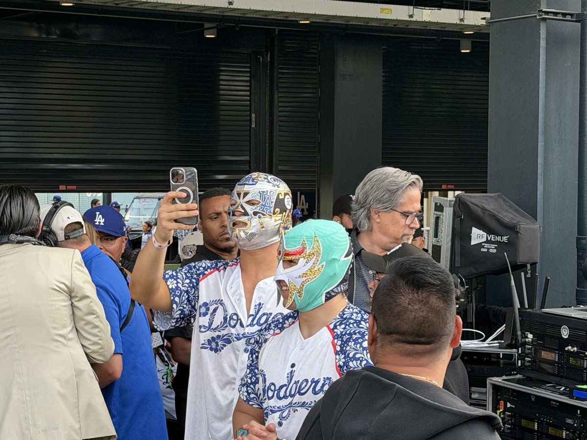 RobertCollard's tweet photo. Mascara Dorada and Xelhua here at Mexican Heritage Night at Dodger Stadium @Dodgers @CMLL_OFICIAL https://t.co/4lGzB23Akj