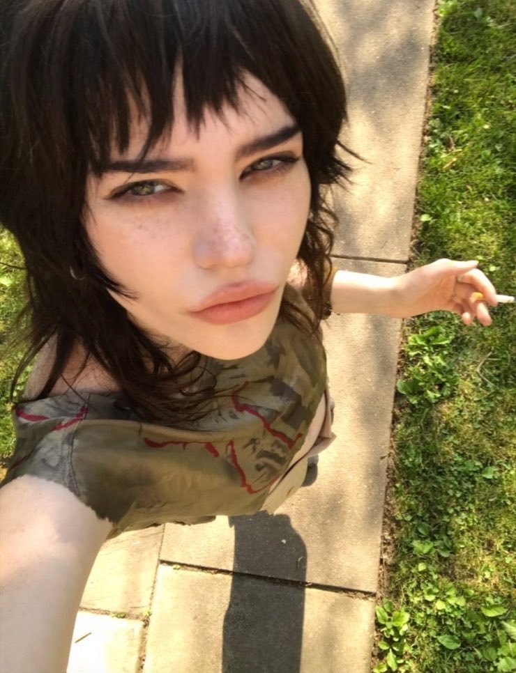 TieInPhoenix's tweet photo. At least when you’re a Sophie Thatcher fan you have a lot of pretty pictures. https://t.co/cMoetLWIf0