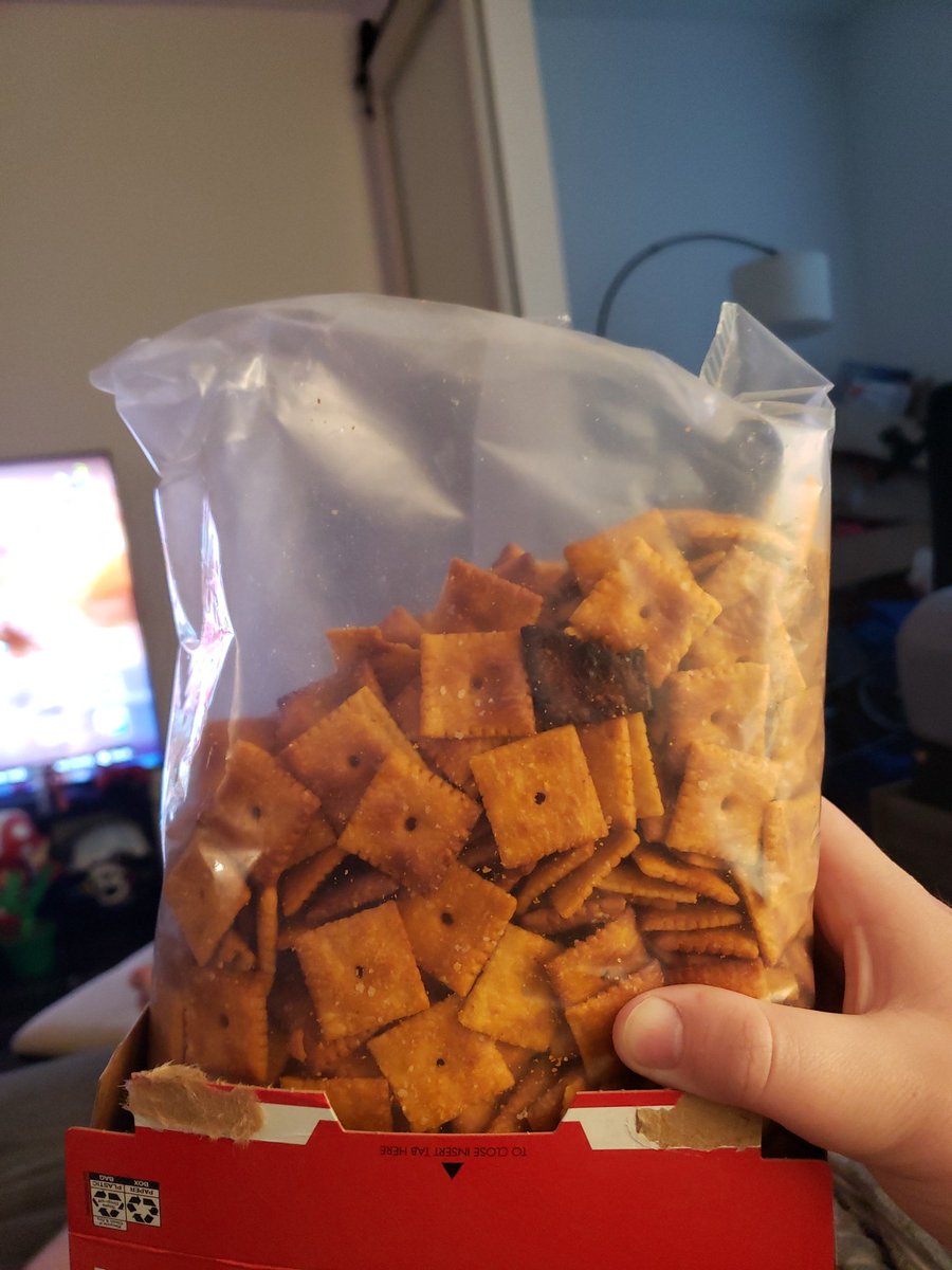 Potdad's tweet photo. that cheezit is cremated https://t.co/ouZfvBFSPg