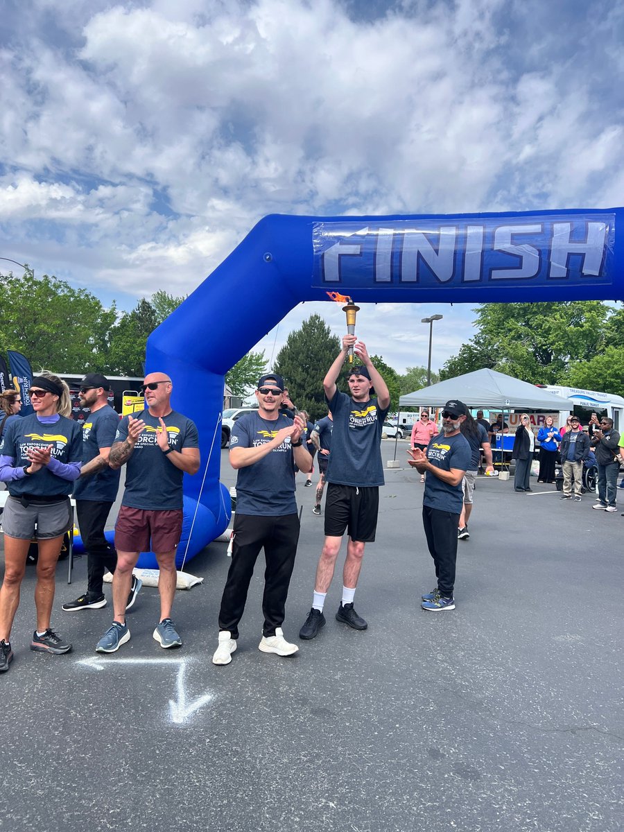 SOID's tweet photo. MOUNTAIN HOME- thank you for proclaiming today "LETR Day!" 
What a turnout for the Law Enforcement Torch Run, we couldn't be more excited!  Thank you to the Mayor, Rich Sykes for supporting our mission too!  
Next up, tomorrow morning we'll be at the State's Capitol! 🔥 🤩 https://t.co/k82h9Q0OZi