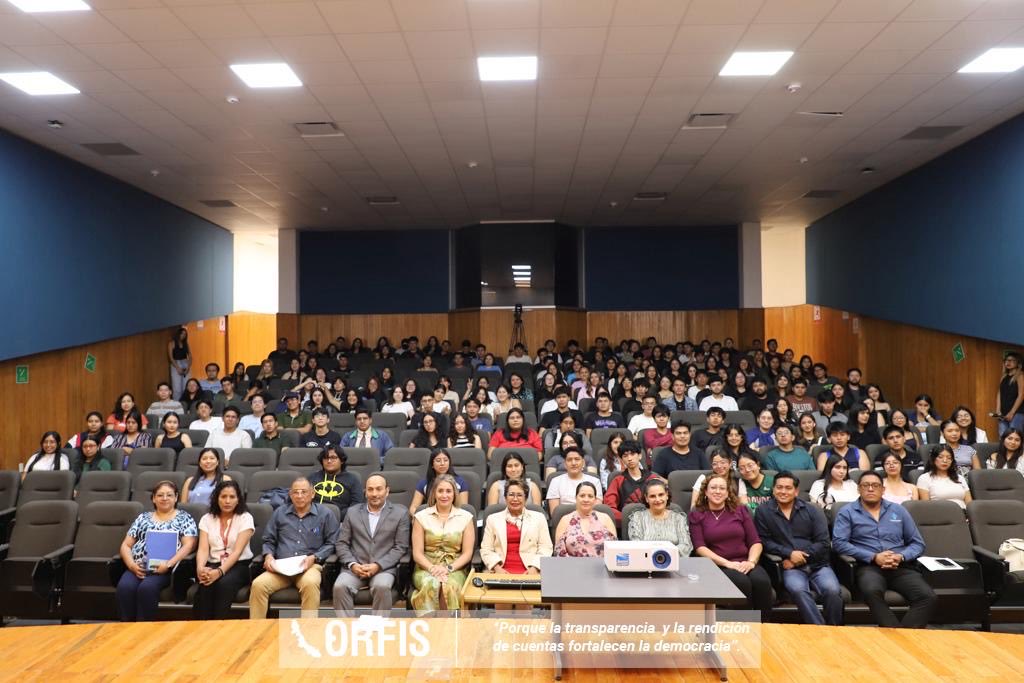 ORFIS_VER's tweet photo. En esta ponencia, la Mtra. @DeliaGlezCobos generó entre la comunidad académica, un espacio de diálogo y reflexión acerca de la importancia del quehacer del ORFIS en la vigilancia de la aplicación de los recursos públicos en el Estado de Veracruz.
2/2 https://t.co/1MYcztMnai