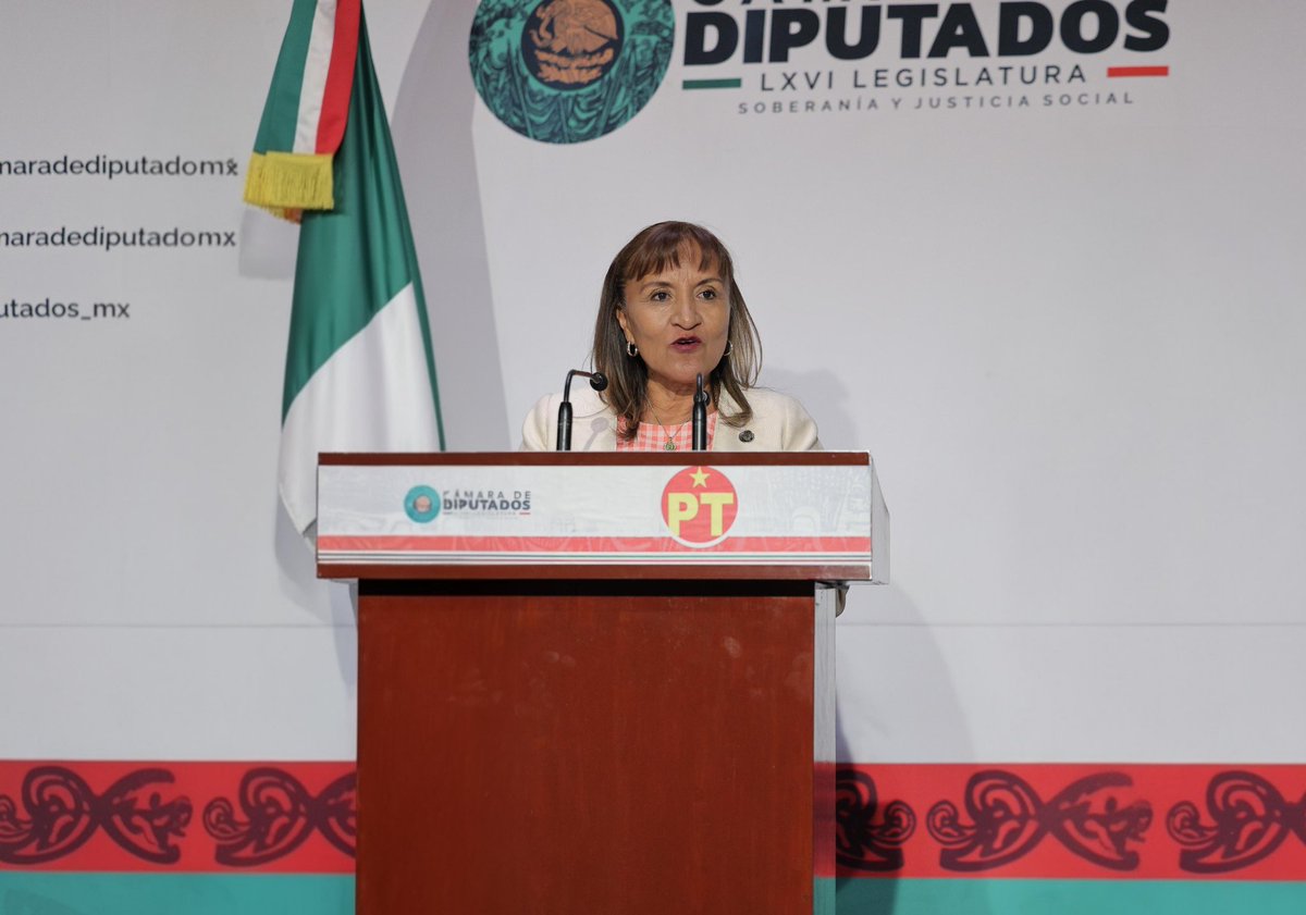 DiputadosPTmx's tweet photo. 📢 En conferencia de prensa, la dip. @MargaritaGMx exigió proteger el CONALEP de Soledad Etla y defender el derecho de las y los jóvenes a la educación.

✅️ Señaló presuntas amenazas, irregularidades y actos de intimidación contra estudiantes, madres y padres de familia.
✅ Reclamó que no existe ningún documento oficial que confirme el cierre del plantel. 
✅ Solicitó frenar cualquier acción que afecte a las juventudes de Oaxaca.