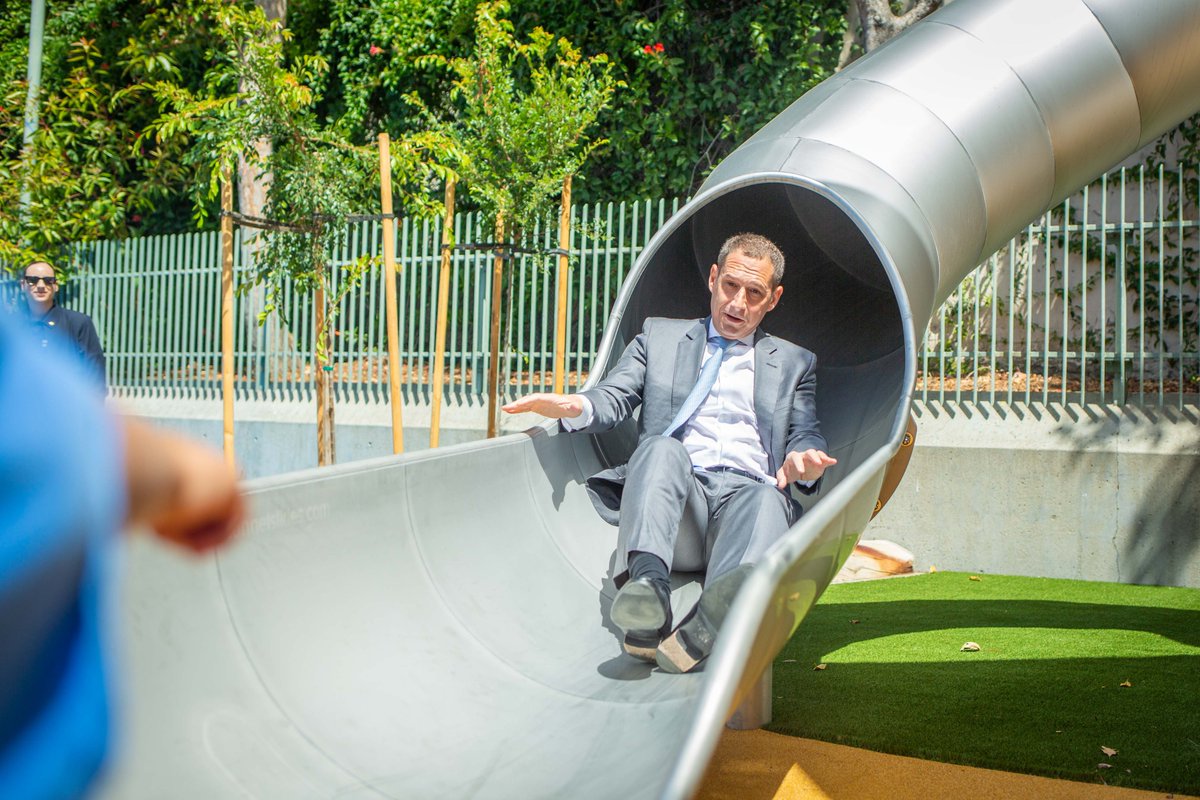RecParkSF's tweet photo. Mayor @DanielLurie, Supervisor @bilalmahmood, City officials &amp; the community celebrated the reopening of the Tenderloin Rec Center Children’s Play Area, marking the completion of a project that transformed the space into a greener, more welcoming space for neighborhood families. https://t.co/QCp142fA6g