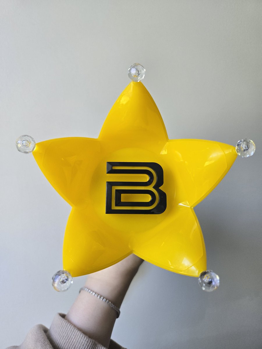 lyzzieo's tweet photo. 1 down 3 to go #빅뱅 https://t.co/6pT1dm7phv