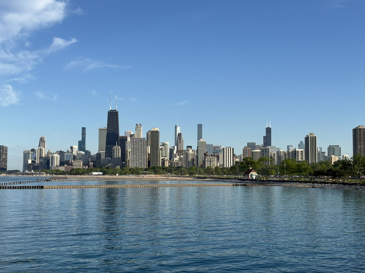 north0fnorth's tweet photo. i am at most only one beautiful summer afternoon away from starting to compose poetry in my head about how chicago is one of the greatest cities on the planet https://t.co/bxGGdHmfWo