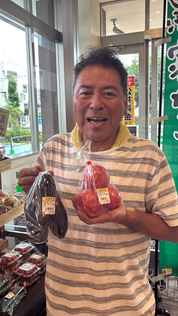 160summit's tweet photo. ５月２７日地場農家さんの入荷案内です。
内藤さんの「なす🍆」「トマト🍅」「きゅうり🥒」が入荷しました。
新鮮地場野菜をぜひご利用ください。
#サミットストア羽衣いちょう通り店
#野菜
#地場農家さん https://t.co/nUILWkXbLF