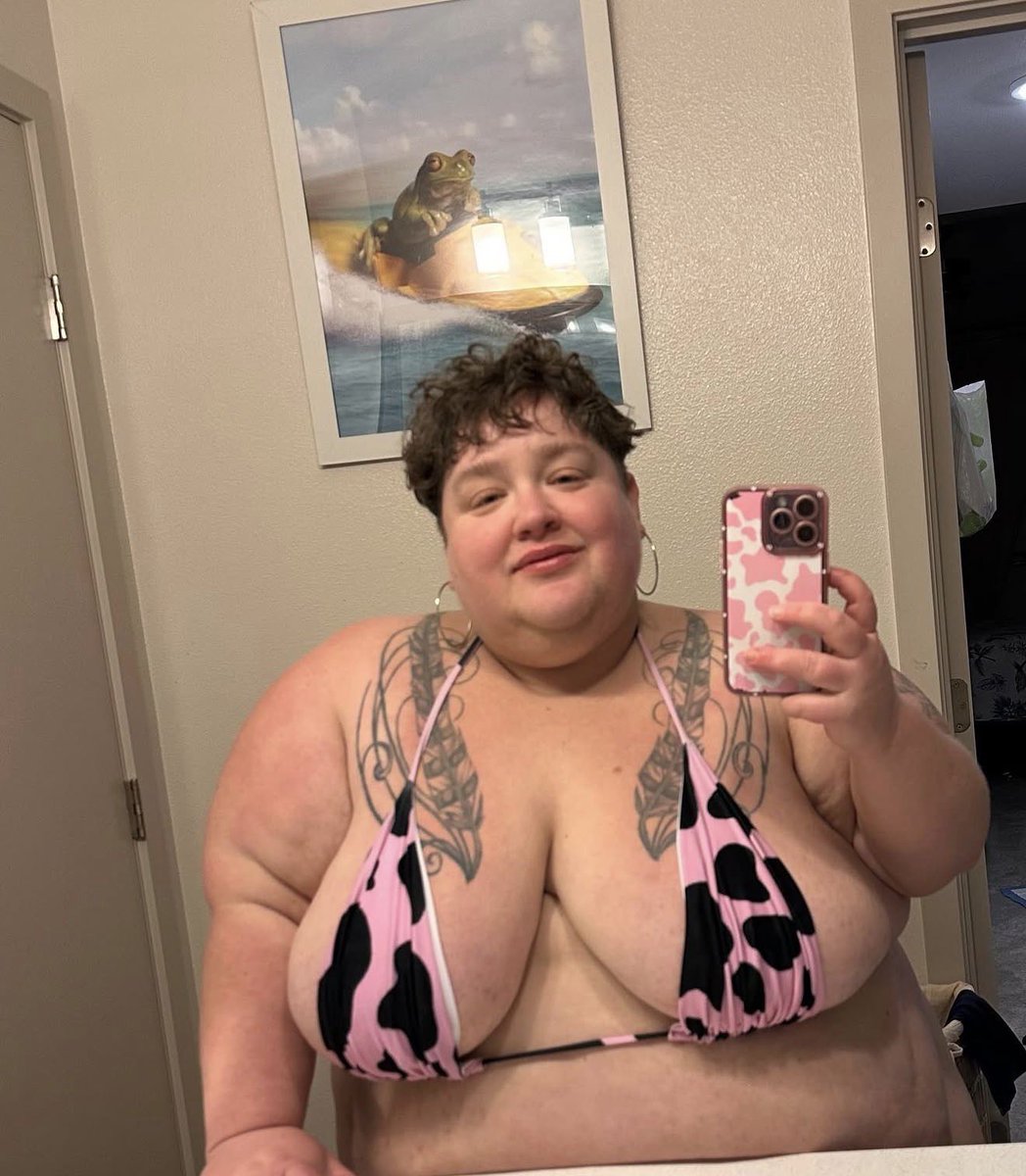 PeppermintFat's tweet photo. Am I too big for you?

#SSBBW #SSBBWTits #SSBBWBikini #BBW #BBWBikini #Fatkini #BBWTits #FatFetish #BigGirl https://t.co/vJizEDL9MR