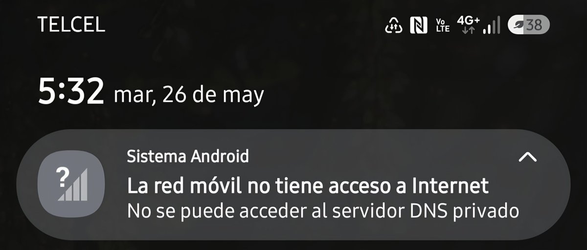 SoyRibe's tweet photo. A veces no entiendo que onda con @Telcel. En ocasiones, así de la nada, se me va la señal y me aparece esa notificación. Otra de las cosas es que se supone que su chip/red es 5G, pero a veces cambia a 4G o, de plano, ni eso tengo. https://t.co/kbu3qqM7bZ