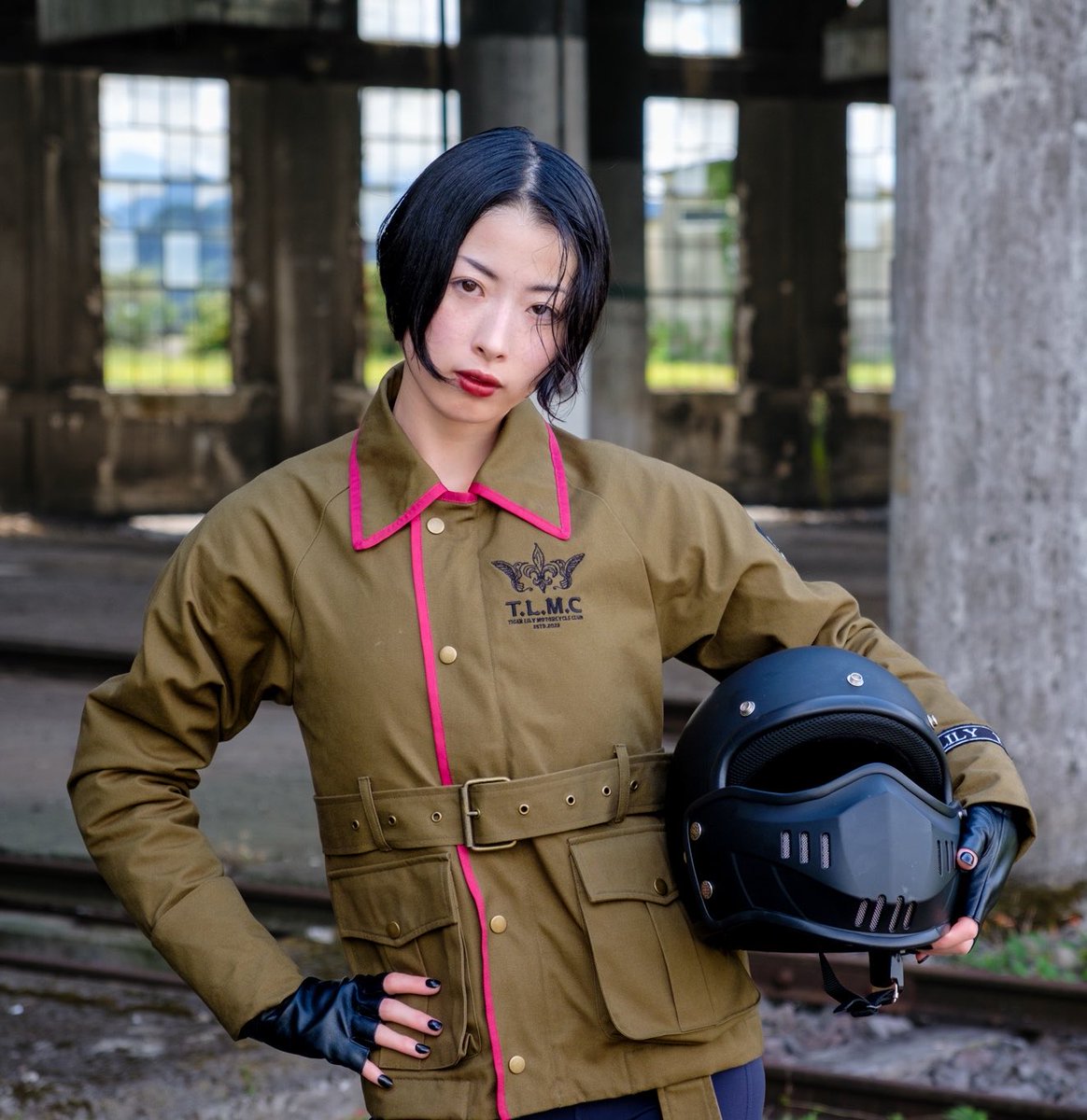 バイクウェア・装備 K'S LEATHER PLR-T TIGERLILYのウェアはこう見えて背中、肩、肘、胸にプロテクター搭載で