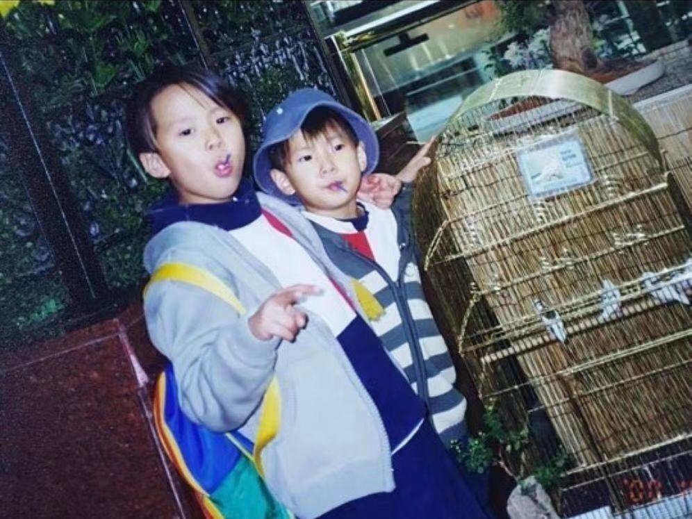 docloverr's tweet photo. A new pic of baby Doyoung &amp; Gongmyung?? 🥹 because in my memory, I haven't seen it before. Just saw it from threads 🥹 shepherd Donghyun &amp; his chihuahua Dongyoung 😆 https://t.co/7PjcgBRj9a