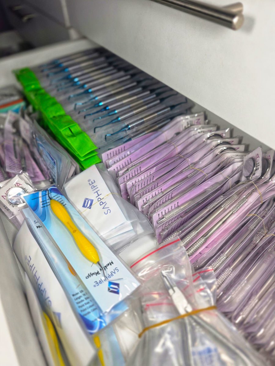 Arcsa_Ec's tweet photo. ¡Contundente golpe a los dispositivos médicos irregulares!🚨

Tras una denuncia, decomisamos más de 113 mil dispositivos odontológicos presuntamente de contrabando, sin registro sanitario, caducados y de uso institucional, en un operativo al norte de #Guayaquil.

#ArcsaControla✅ https://t.co/ifJ4OCclpU