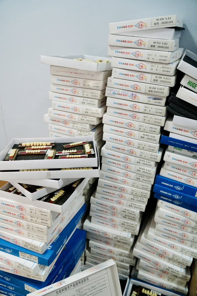 Arcsa_Ec's tweet photo. ¡Contundente golpe a los dispositivos médicos irregulares!🚨

Tras una denuncia, decomisamos más de 113 mil dispositivos odontológicos presuntamente de contrabando, sin registro sanitario, caducados y de uso institucional, en un operativo al norte de #Guayaquil.

#ArcsaControla✅ https://t.co/ifJ4OCclpU