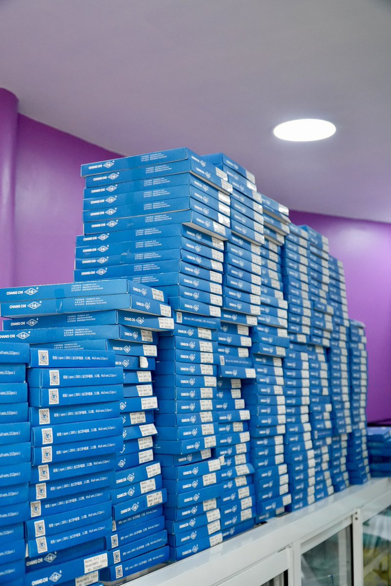 Arcsa_Ec's tweet photo. ¡Contundente golpe a los dispositivos médicos irregulares!🚨

Tras una denuncia, decomisamos más de 113 mil dispositivos odontológicos presuntamente de contrabando, sin registro sanitario, caducados y de uso institucional, en un operativo al norte de #Guayaquil.

#ArcsaControla✅ https://t.co/ifJ4OCclpU