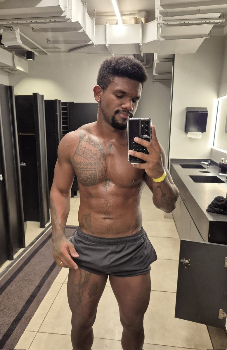 joaomb_barbosa's tweet photo. HotYoga, aprovado 💪🏾🔥
#gym #hotyoga #sauna https://t.co/L4S97NOGtg