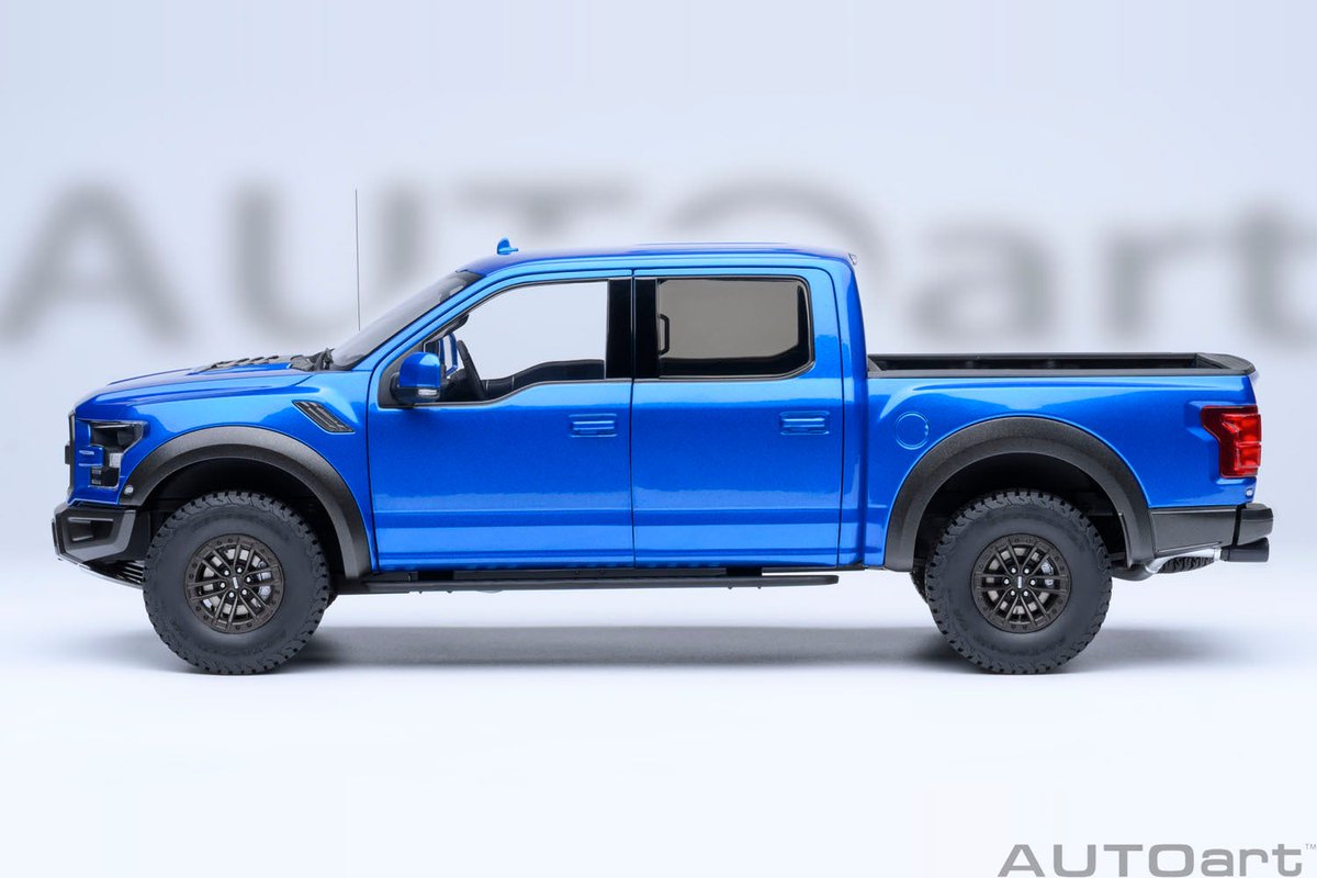 450馬力の高性能ピックアップトラック、フォード F-150 ラプター