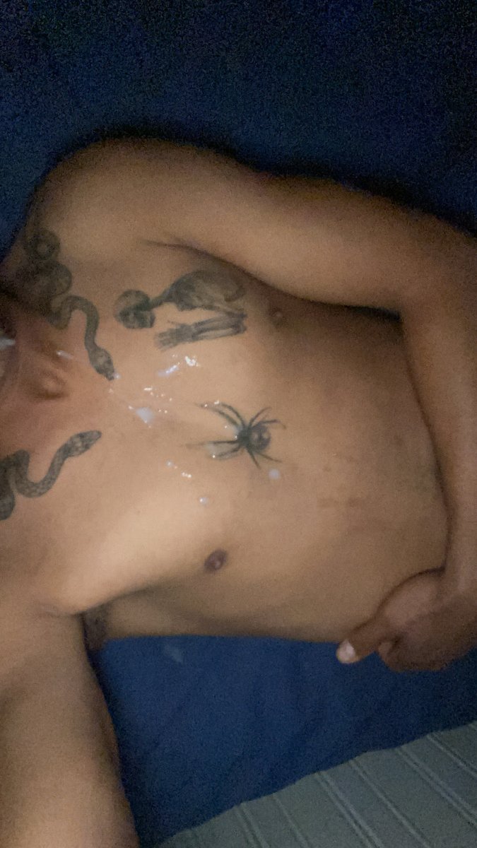 userrico2002's tweet photo. muriendo de frío toca calentarse solito 😔🔥🔥 https://t.co/WmherUUMhO