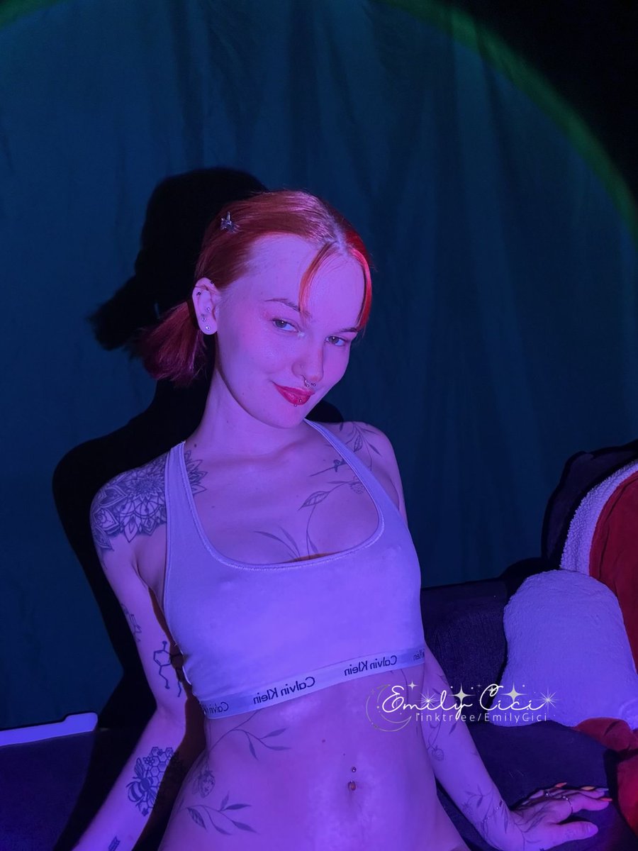 EmilyCici333's tweet photo. The best kinda tease 🧡 https://t.co/DyhsjY2kMy