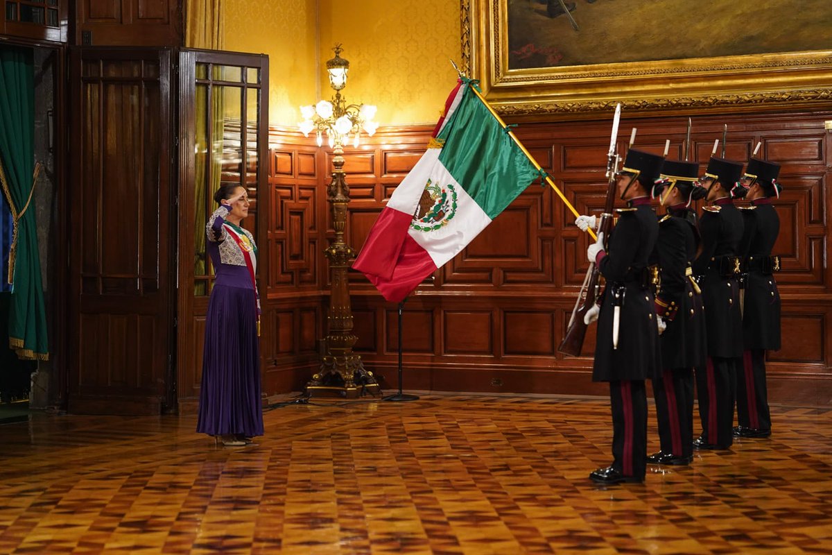 JBarcenas70583's tweet photo. La soberanía de México no se negocia ni se intimida. Con el liderazgo de la presidenta @Claudiashein y la dignidad de un pueblo dispuesto a defender su patria ante cualquier  intervención extranjera,México es libre e independiente. 🇲🇽🫡

​#LaTransformaciónNoSeDetiene #N8 https://t.co/odqKT7bS1K