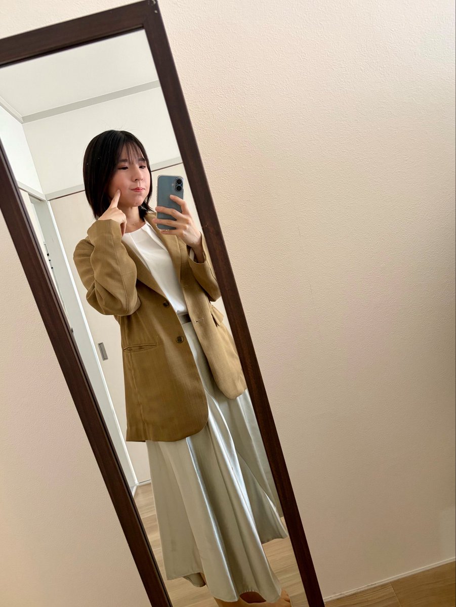 kanako_ukll's tweet photo. 気が付くと全身 #COMME★ の服を着ている。大好きなお友達が作ったお洋服、着心地が良くて長く着れるんだよね。
もうすぐ新作が出るので、楽しみ。
水曜日ですが気持ち的には一週間の折り返し。
今夜はFC配信だよ〜話そうね! #土屋鞄 https://t.co/CKl2LdoUQ2
