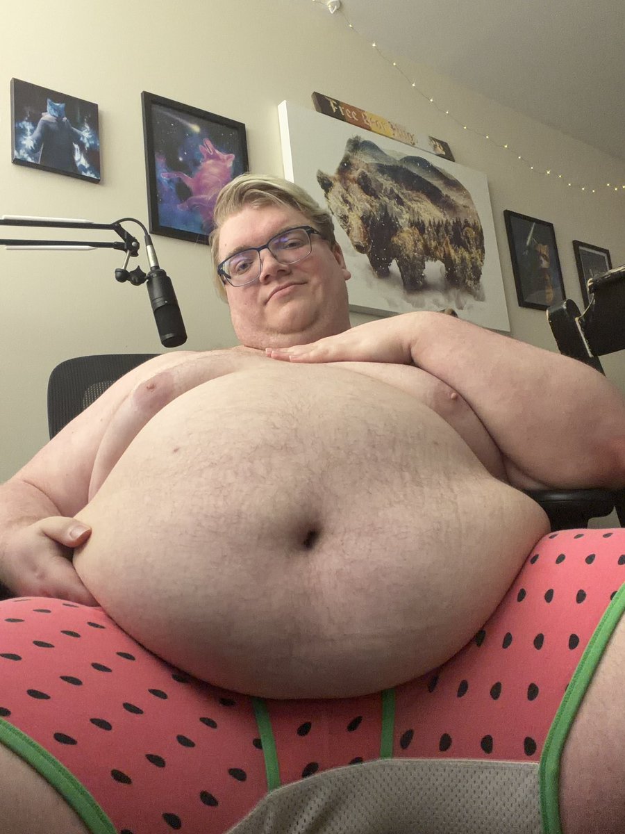 KingofPuppers's tweet photo. POV: You are under my desk this #tummytuesday https://t.co/q3XSWLY1EO