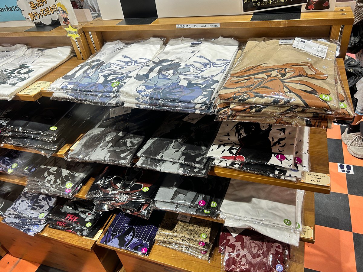 cospa_relation's tweet photo. COSPAの新作『NARUTO-ナルト- 疾風伝』Tシャツ
〈#富士急ハイランド〉にて先行販売中‼

さらに、つままれや缶バッジ、マグカップなど、
さまざまなグッズ＆アパレルも販売中🍃
お越しの際は、ぜひチェックしてみてくださいね✨
詳細はこちら⇩
https://t.co/AGfuLMWfG4

#NARUTO #ナルト https://t.co/Q8cvyfD7ty