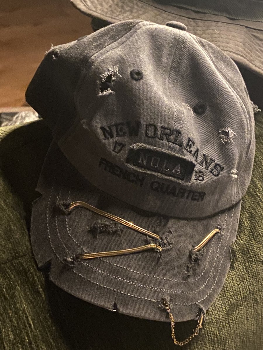 MaybeS0ul's tweet photo. Normalise distressing your hat and customising it. https://t.co/ORAr6cLMN6