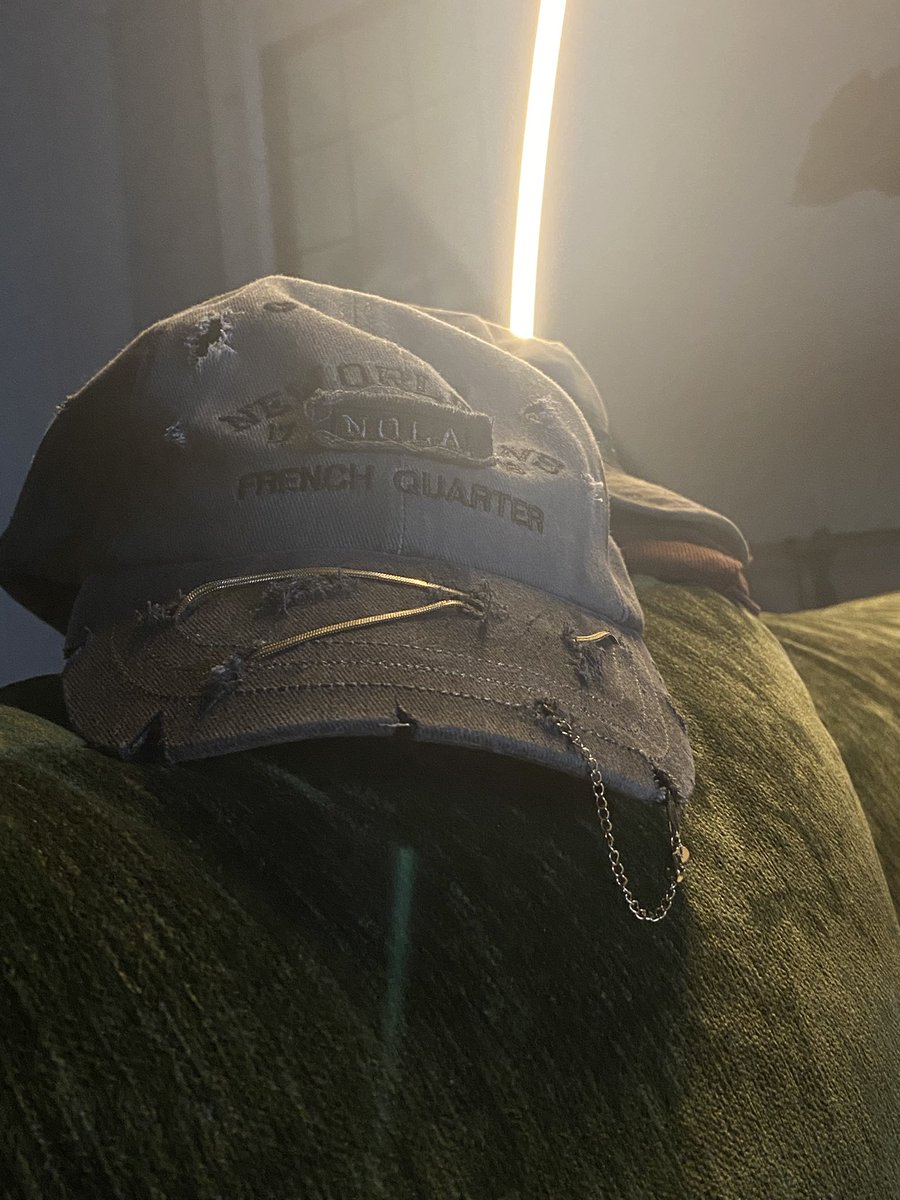MaybeS0ul's tweet photo. Normalise distressing your hat and customising it. https://t.co/ORAr6cLMN6