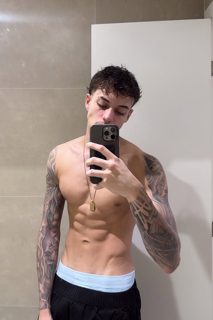 lukinhaavvz's tweet photo. noite bbs😉 https://t.co/nlHRRvEEtK