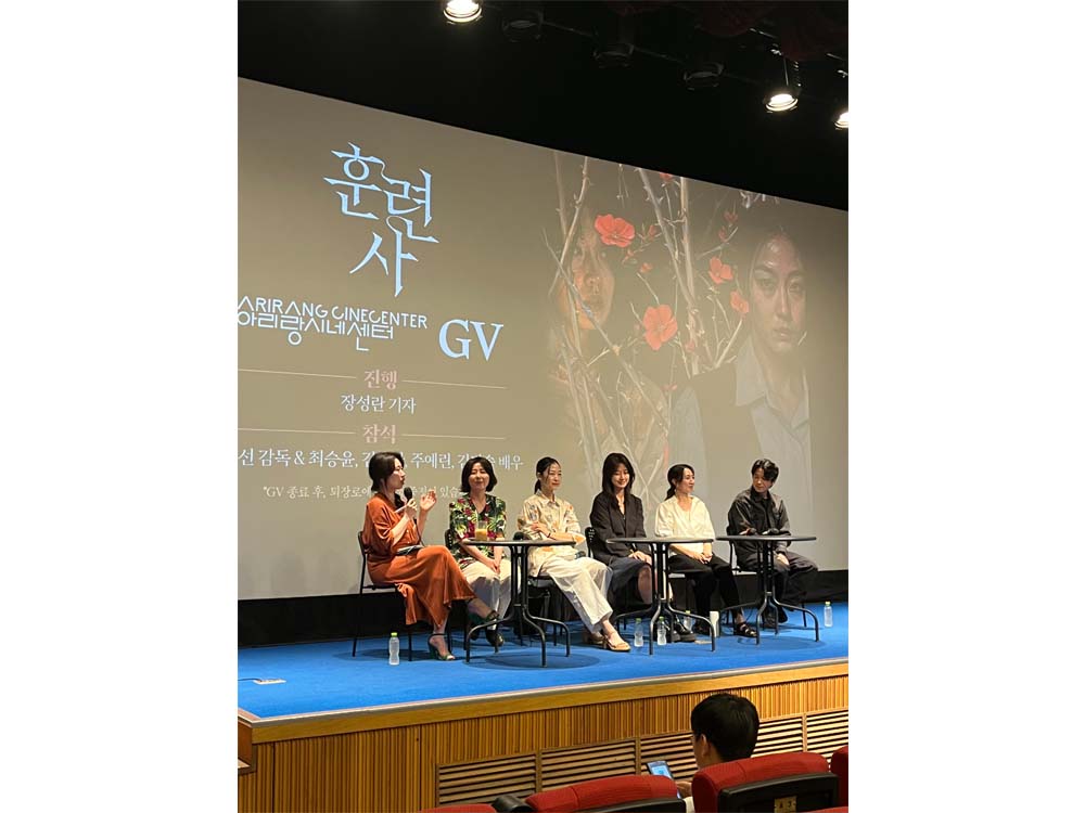 mano_ent's tweet photo. <훈련사> 아리랑시네센터 GV 현장 스케치🐕

장성란 기자와 서은선 감독
네 배우가 들려주는 밀도 높은 이야기!🎤

지금, 극장에서 절찬상영중🎞️

#훈련사 #절찬상영중 #스릴러
#서은선감독 #최승윤 #김승화 #정환 #주예린 #김다솔 https://t.co/iWk4qEgJ8H