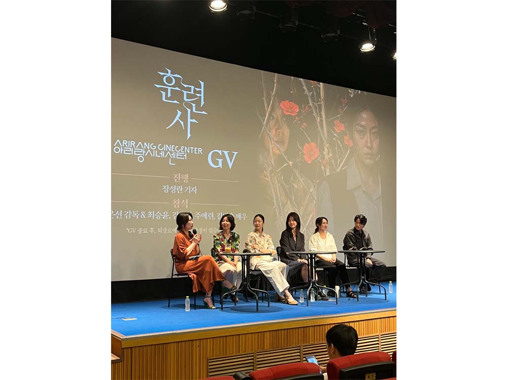 mano_ent's tweet photo. <훈련사> 아리랑시네센터 GV 현장 스케치🐕

장성란 기자와 서은선 감독
네 배우가 들려주는 밀도 높은 이야기!🎤

지금, 극장에서 절찬상영중🎞️

#훈련사 #절찬상영중 #스릴러
#서은선감독 #최승윤 #김승화 #정환 #주예린 #김다솔 https://t.co/iWk4qEgJ8H