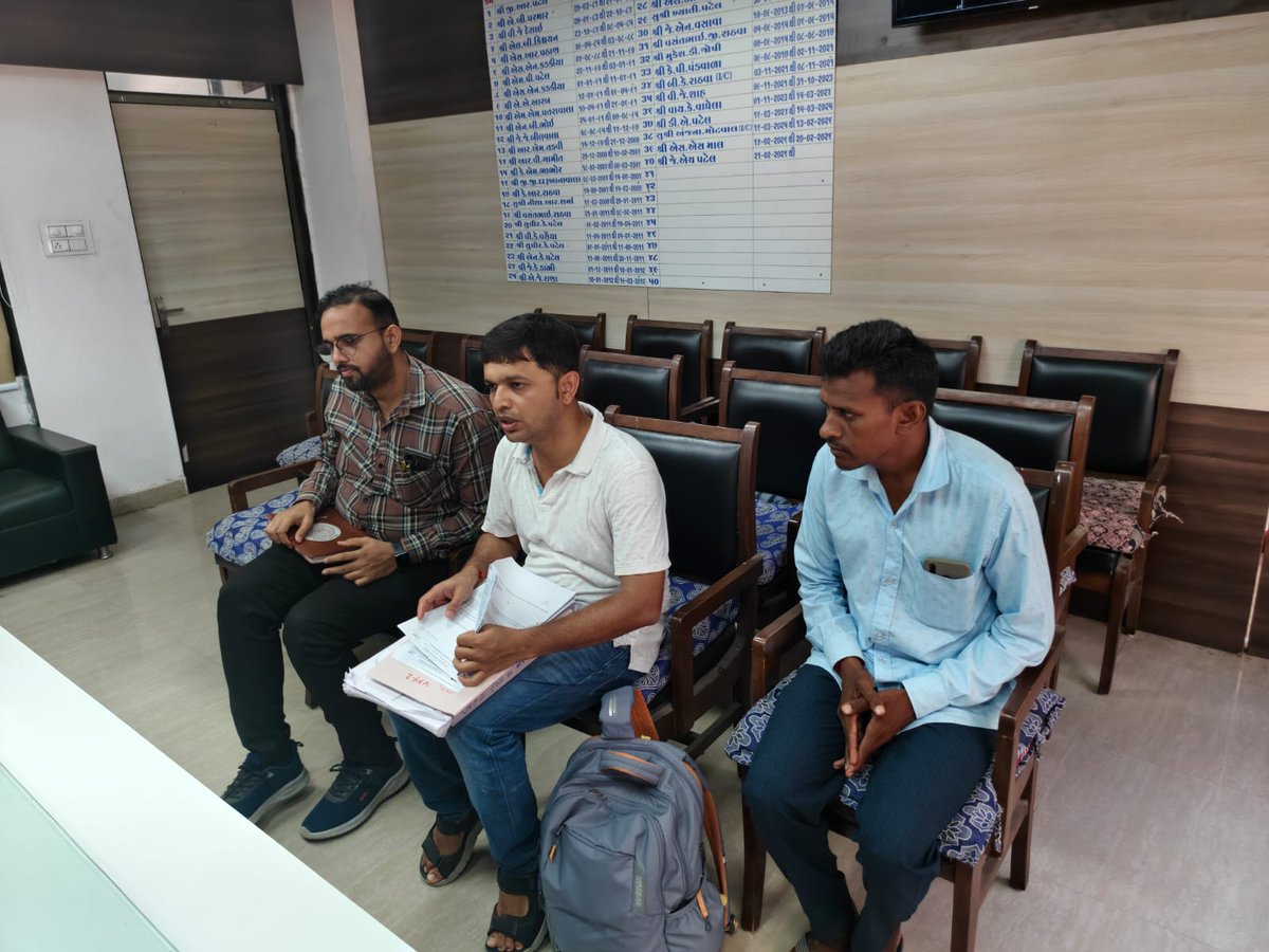 Dyddo_Pan_CU's tweet photo. 26/5/2026 ના રોજ તાલુકા સ્વાગત કાર્યક્રમ અંતર્ગત સંખેડા મામલતદાર કચેરી ખાતે હાજરી આપી. અરજદારશ્રીઓ દ્વારા રજૂ કરવામાં આવેલ પ્રશ્ર્નોને સાંભળીને સંબધિત વિભાગને કાર્યવાહી કરવા સૂચના આપી અને હકારાત્મક નિકાલ કર્યો. 
#swagatonline
@collectorcu 
@DDOCUdepur 
@MamSankheda 
@tdo_san_cu https://t.co/x1YpdOqgwh