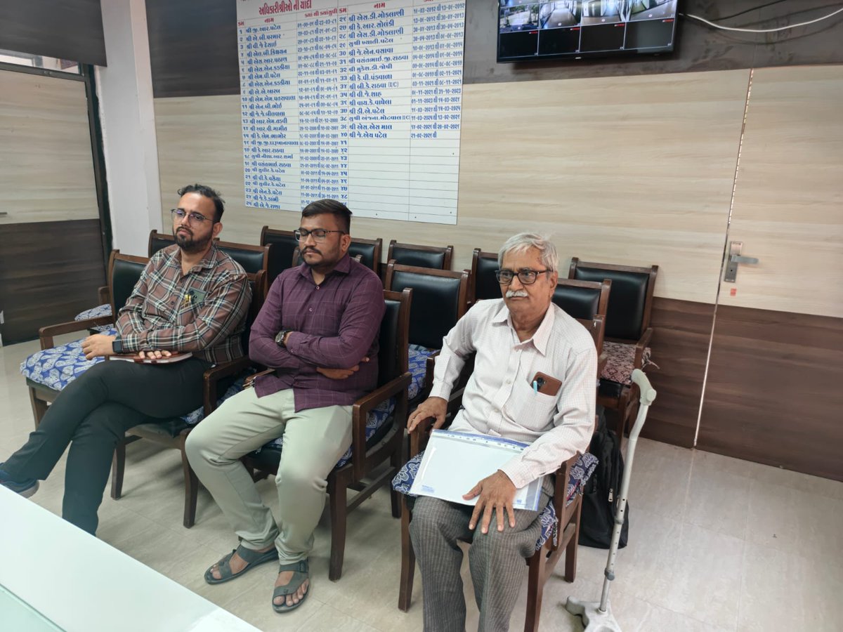 Dyddo_Pan_CU's tweet photo. 26/5/2026 ના રોજ તાલુકા સ્વાગત કાર્યક્રમ અંતર્ગત સંખેડા મામલતદાર કચેરી ખાતે હાજરી આપી. અરજદારશ્રીઓ દ્વારા રજૂ કરવામાં આવેલ પ્રશ્ર્નોને સાંભળીને સંબધિત વિભાગને કાર્યવાહી કરવા સૂચના આપી અને હકારાત્મક નિકાલ કર્યો. 
#swagatonline
@collectorcu 
@DDOCUdepur 
@MamSankheda 
@tdo_san_cu https://t.co/x1YpdOqgwh