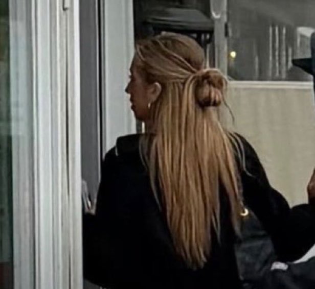 flymcrae's tweet photo. Her hair omg https://t.co/gNgf1c49Hf
