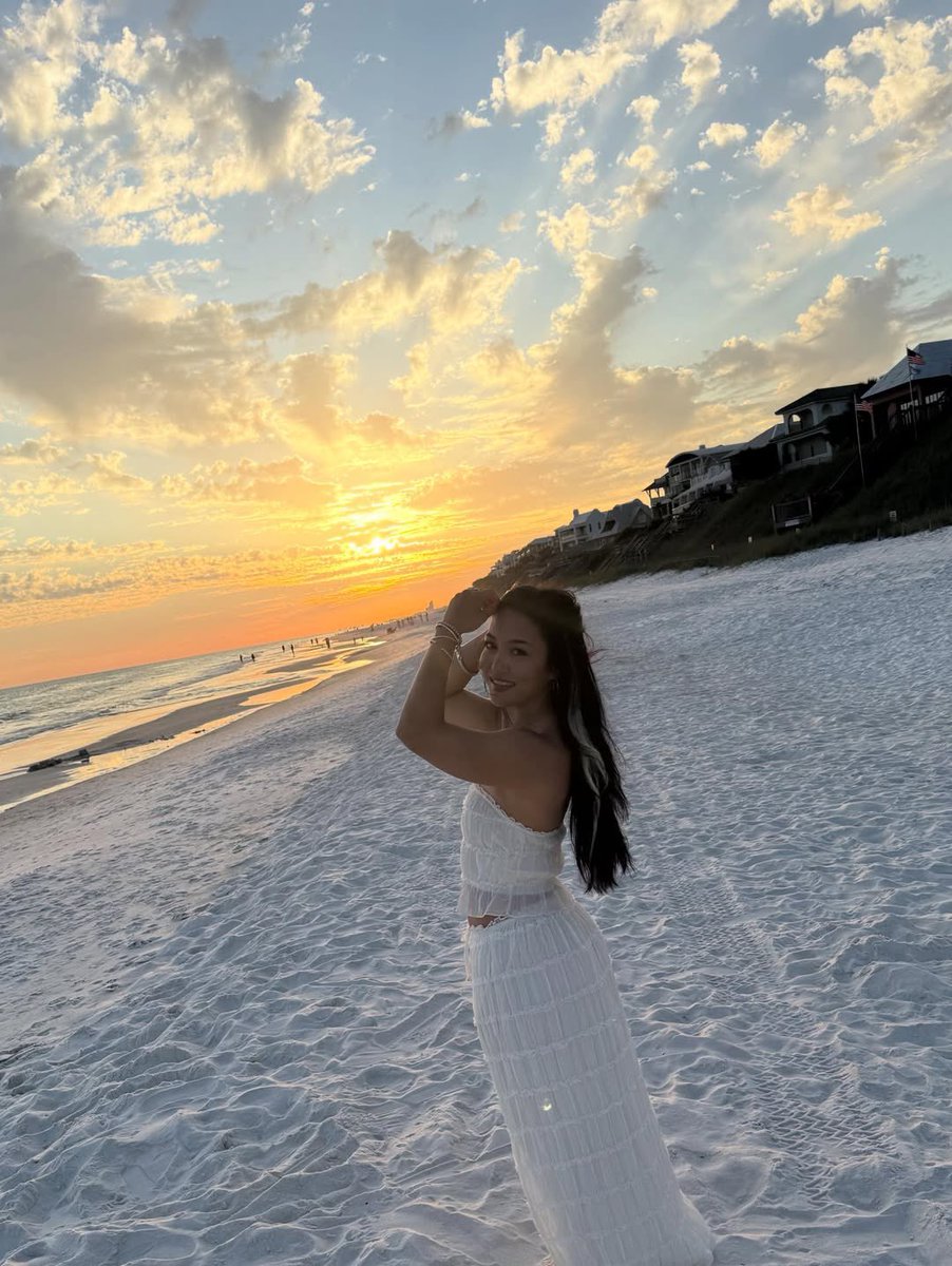 RiseFromProdigy's tweet photo. POV: we're watching the sunset and getting high by the beach. https://t.co/TAYnhniDwe