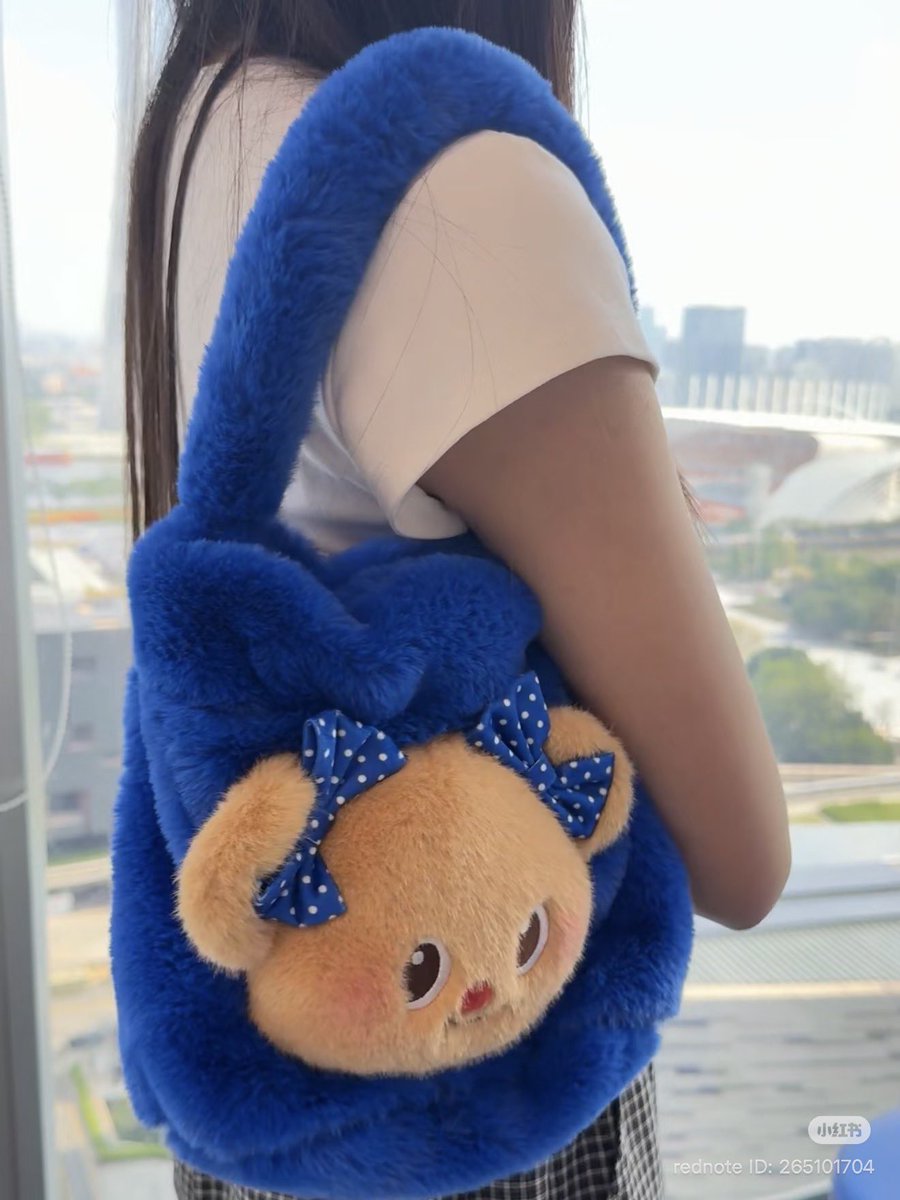 LittleBlue_shop's tweet photo. 得宝Tempo x Butterbear 

กู๊ดส์ชิ้นใหม่จากแบรนด์ทิชชู่มาแล้วค่า
กระเป๋า fluffy ที่เด่นที่สุดในซอย 😆 สาวน้อยโบว์น้ำเงินออร่าสะท้อนมาแต่ไกล  
Cr. xiaohongshu Butterbear黄油小熊
#ด้อมน้องเนย #Butterbear
#วันนี้น้องเนยขายอะไร https://t.co/JsQCwCUu7m