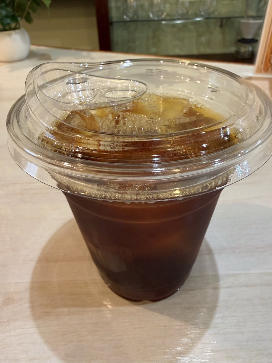 CarlosKenta's tweet photo. そろそろ営業開始です。
営業時間　13:00〜20:00

アイスコーヒーをご用意してます。

#383珈琲 #自家焙煎 #コーヒーのある暮らし https://t.co/y7IRii8Ajl