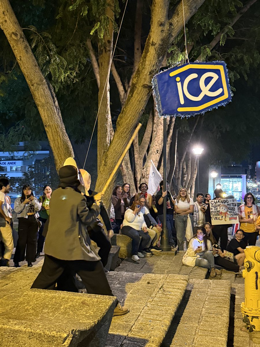 FIPROFYL's tweet photo. Seguimos manifestándonos contra COMBO ELÉCTRICO ⚡️en la Asamblea Legislativa ‼️‼️‼️ https://t.co/ij1ydGZhnd