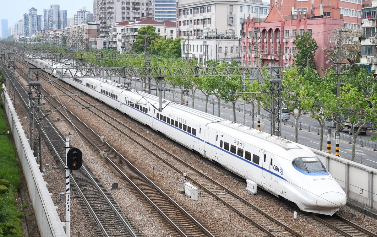 City_Railway's tweet photo. 日本製の初期に導入された編成
👈️2001
👉️2002

※2026年5月撮影
なお当初の計画によれば今年で置き換える計画があるとのことです。 https://t.co/BbV1sY0OSe