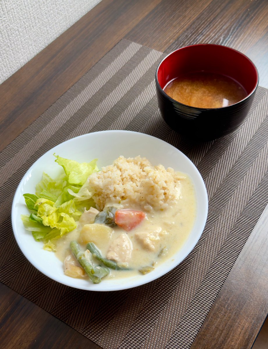 doparata15's tweet photo. 本日の給食〜鶏むね肉の豆乳煮〜
#ysbe
#無農薬五分づき米
#自家製味噌 https://t.co/cYvdDC6p0F