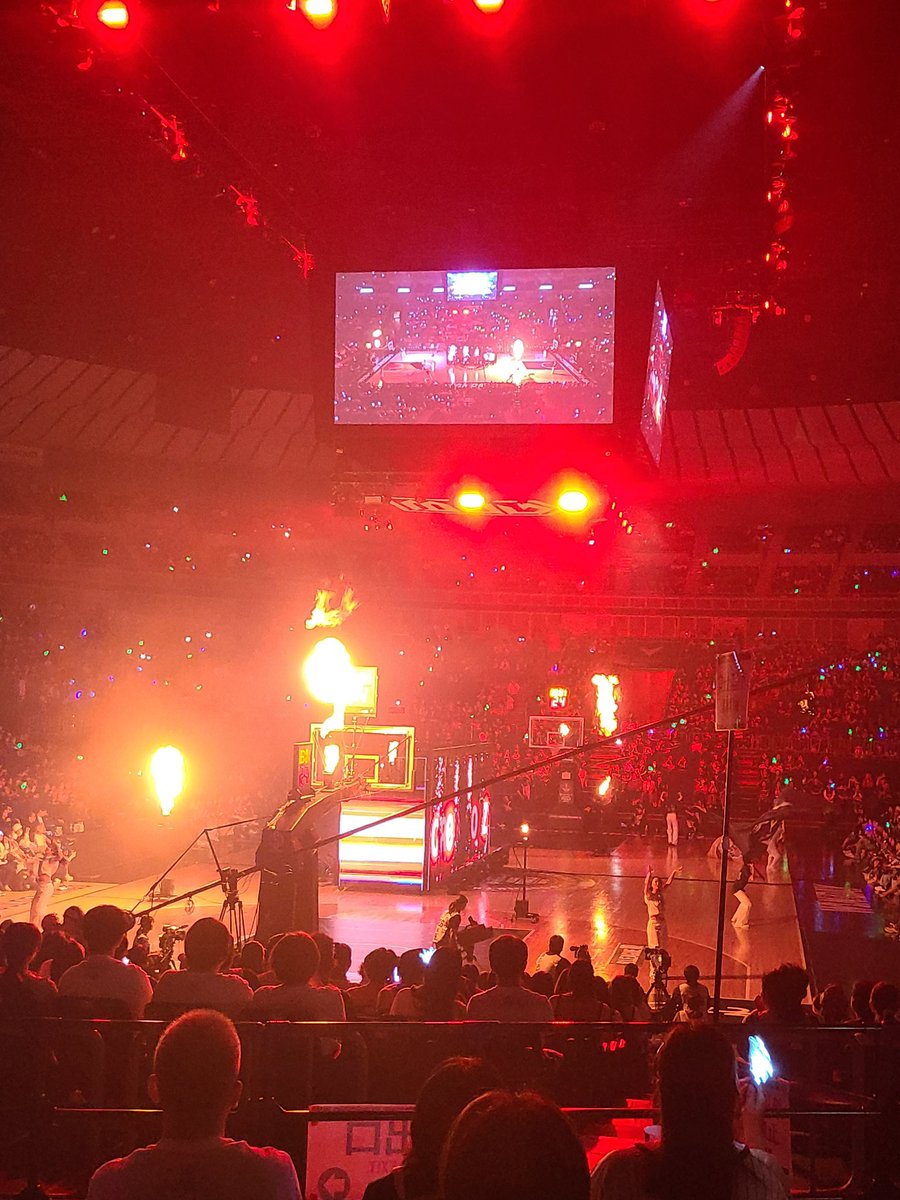 you95270403's tweet photo. 毎年当たり前のようにファイナルに
応援来てる。もちろん優勝したかったけど、最後にここに立てる２teamに残れていることの凄さ。きっとキングスブースターは麻痺してる(笑)本当に奇跡のように凄い功績です(*’ω’ﾉﾉﾞ☆ﾊﾟﾁﾊﾟﾁ
生き甲斐になってくれてありがとう❤️
#琉球ゴールデンキングス https://t.co/OaWsW9OLKp