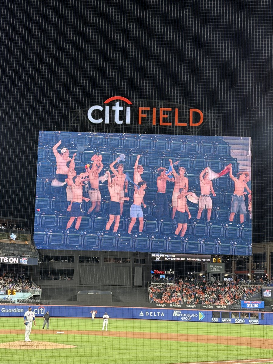 a_ditk's tweet photo. Tarps off crew made it to Citi? @mets https://t.co/vUXkn0J9wq