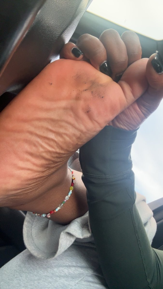 Lucy Findom tweet media