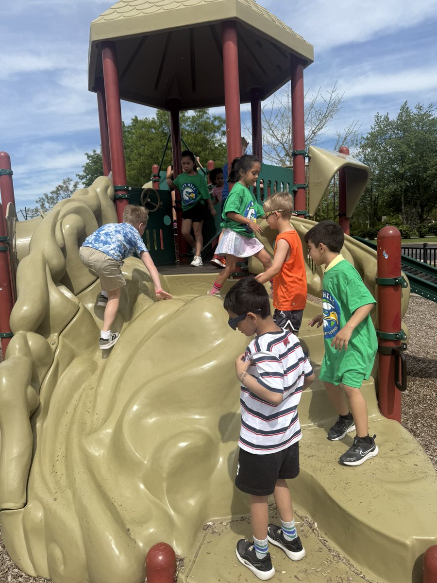 BermanFirsties's tweet photo. We made so many amazing memories today! Camelot Park day is the BEST day! ☀️🎉 #ivyhillleague https://t.co/lJlOPXjtn3
