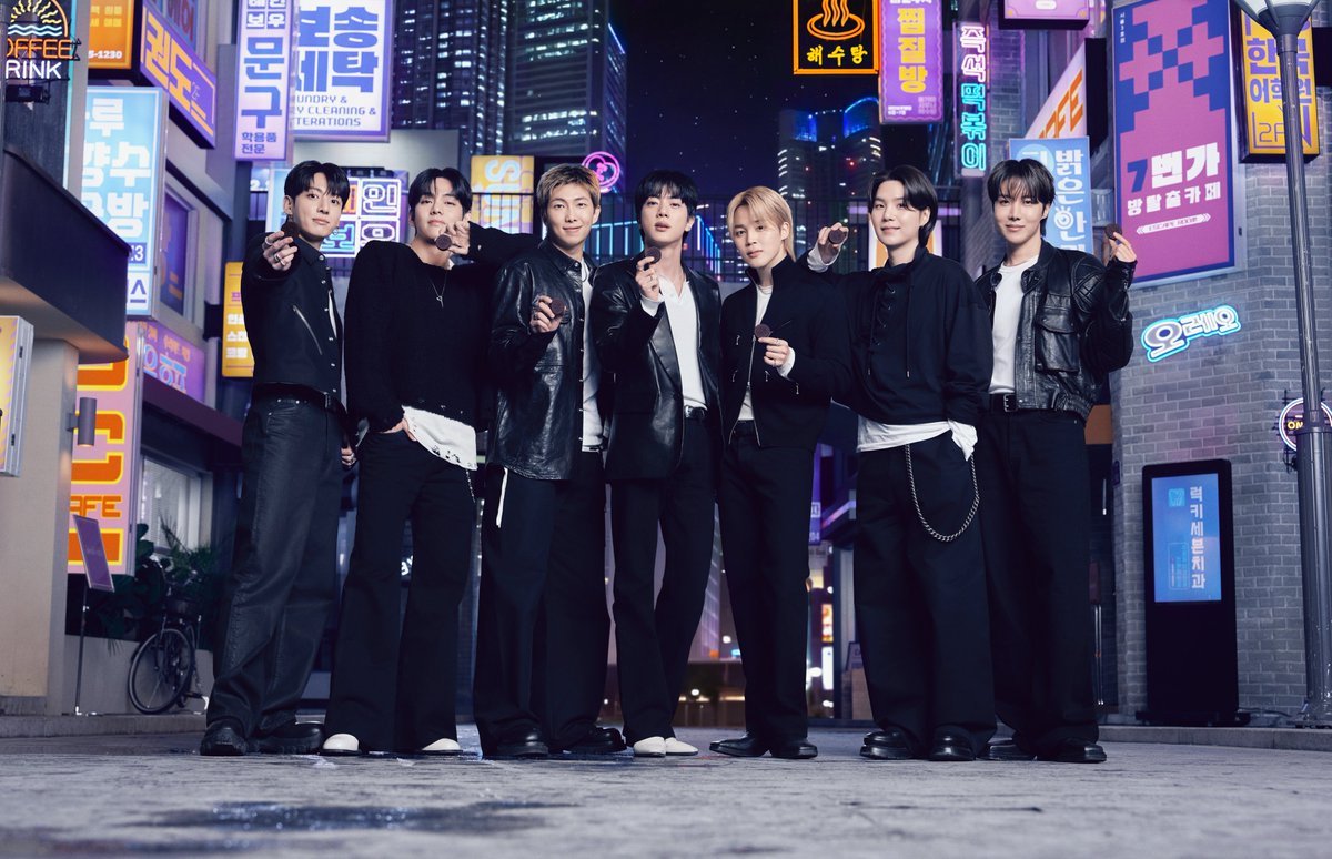 winnttaebear's tweet photo. BTS X OREO https://t.co/6BuqZTFAfP